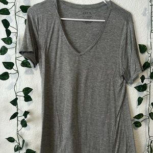 NWOT Apt 9 vneck